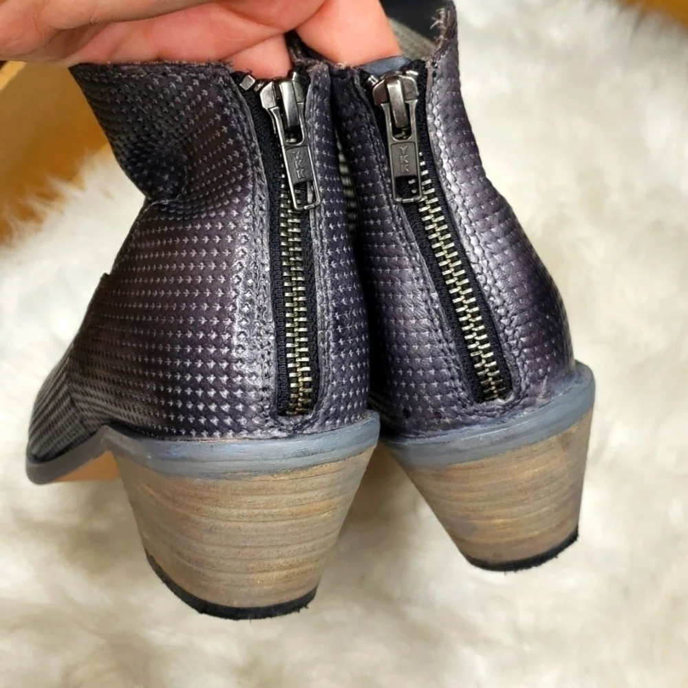 Journee Collection Signature Cassie Ankle Bootie Grey Leather 7